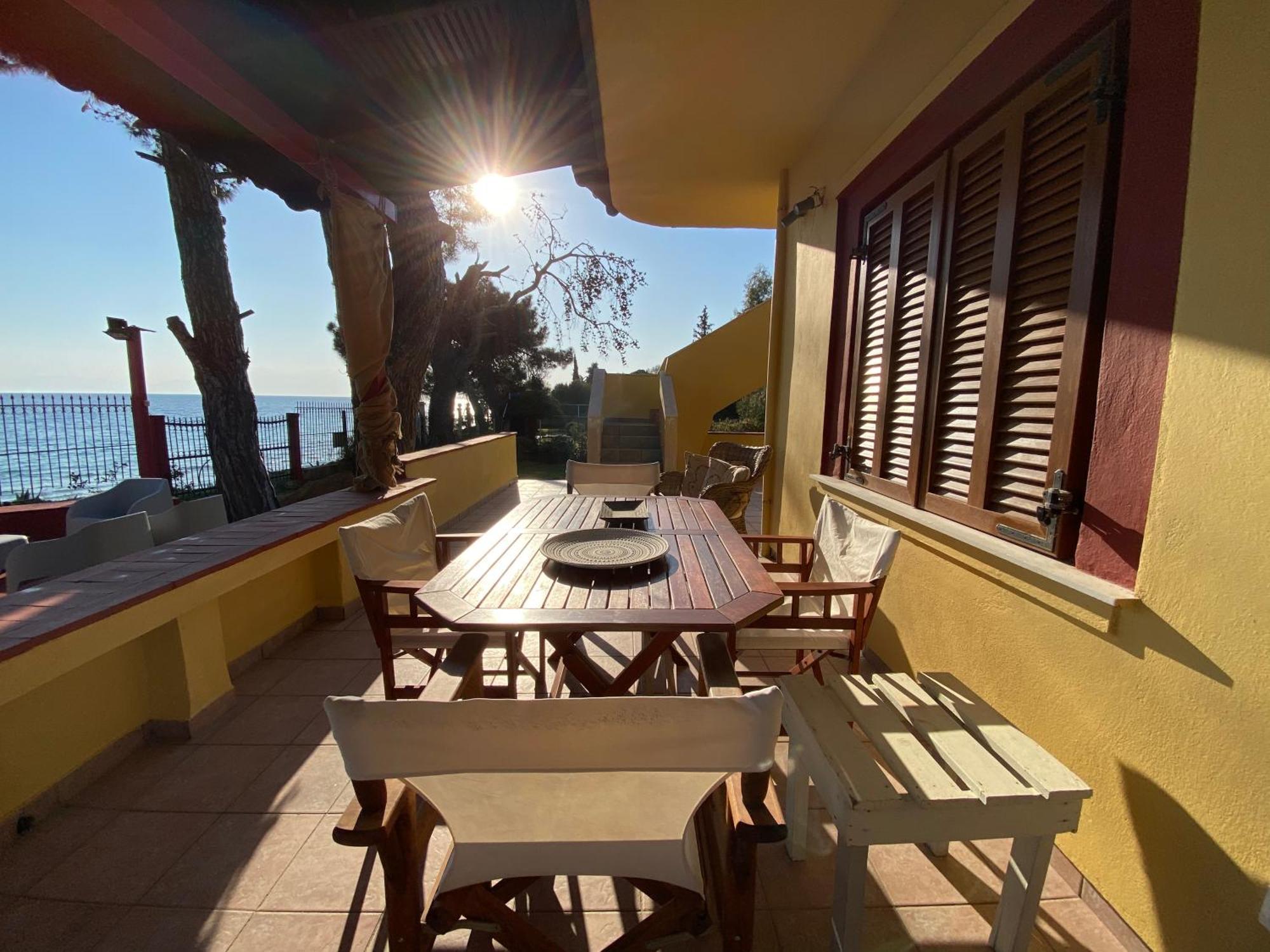 Sea Front Villa Myrat Epanomi Exterior photo